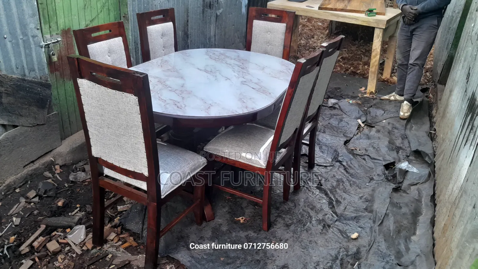 6 Seaters Dining Table Suitable for Your Family