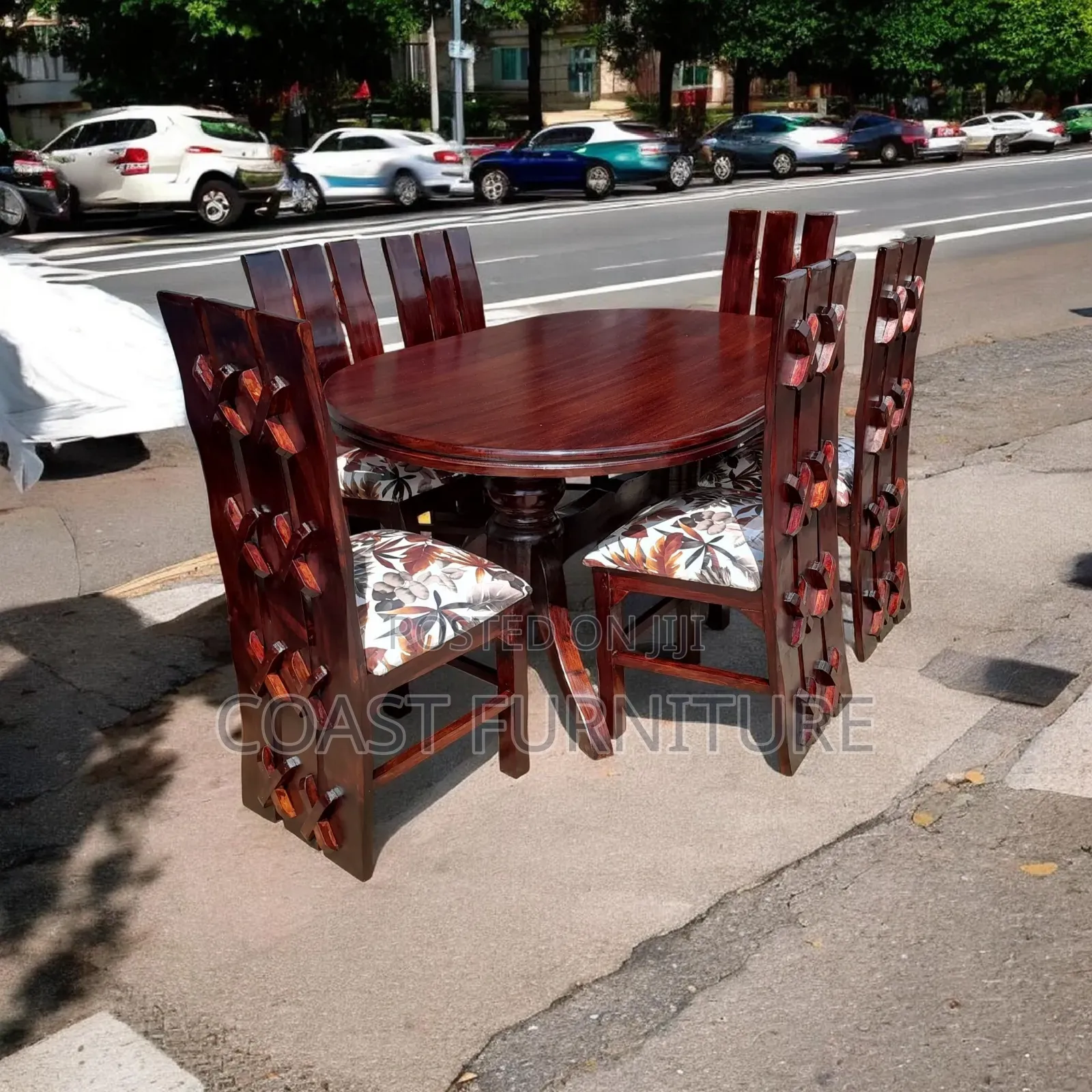 6 Seaters Dining Table Suitable for Your Family