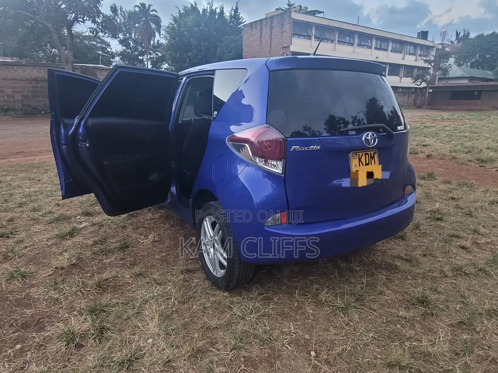 Toyota Ractis 2016 Blue
