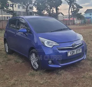 Toyota Ractis 2016 Blue