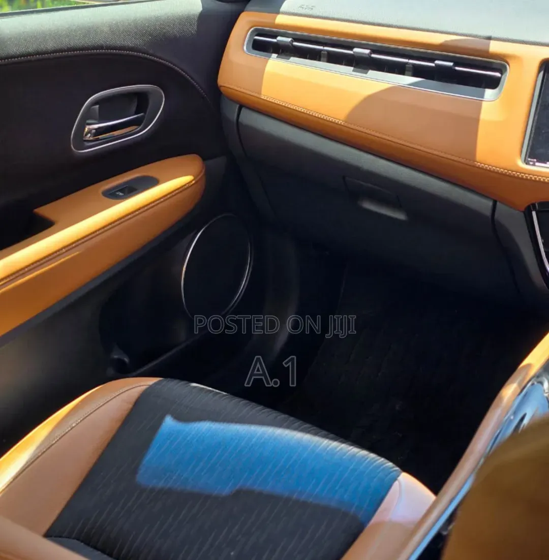 Honda Vezel 2019 Maroon