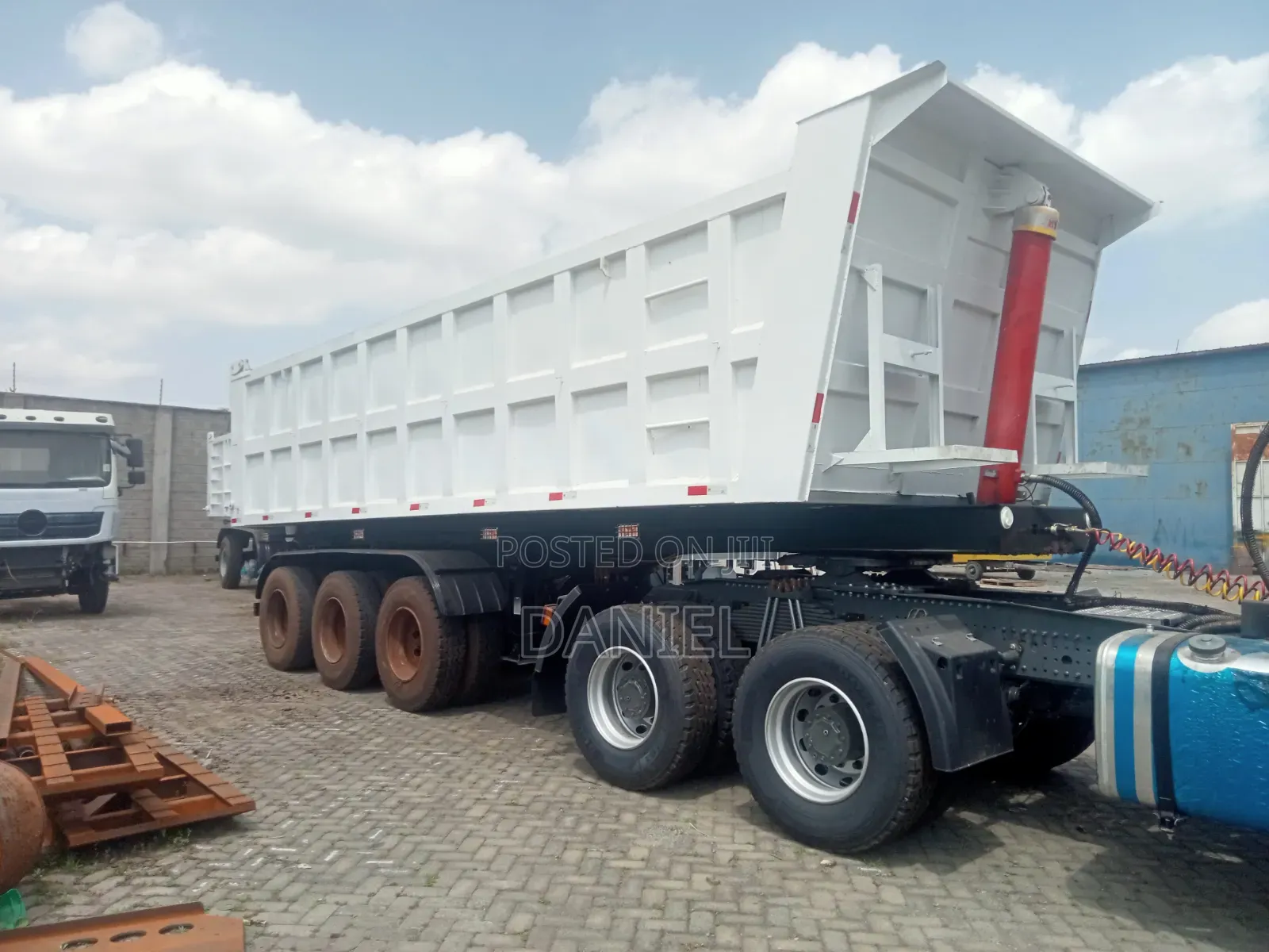 Flatbed Trailers/Skeletal/Tipping/Low-Bed Trailers