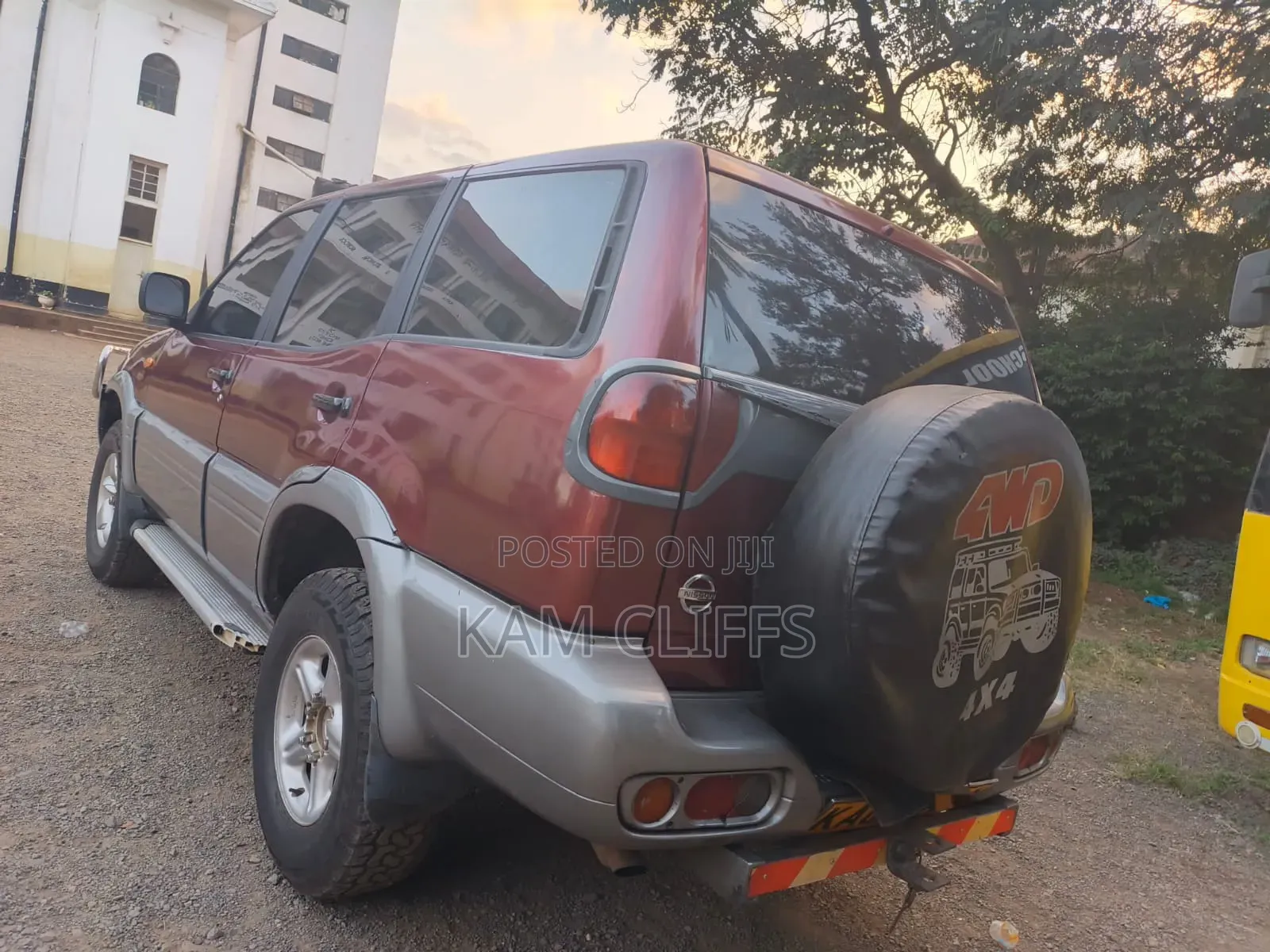Nissan Terrano 1998 Red