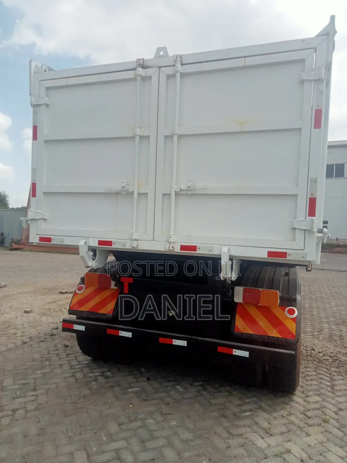 Flatbed Trailers/Skeletal/Tipping/Low-Bed Trailers