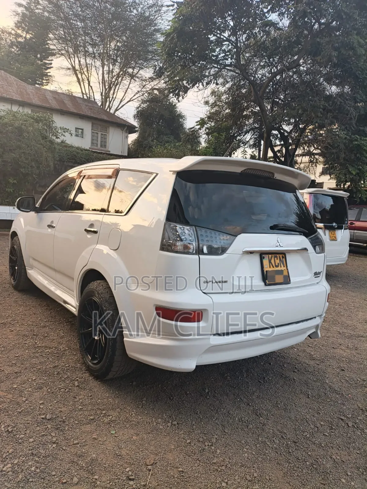 Mitsubishi Outlander 2011 White
