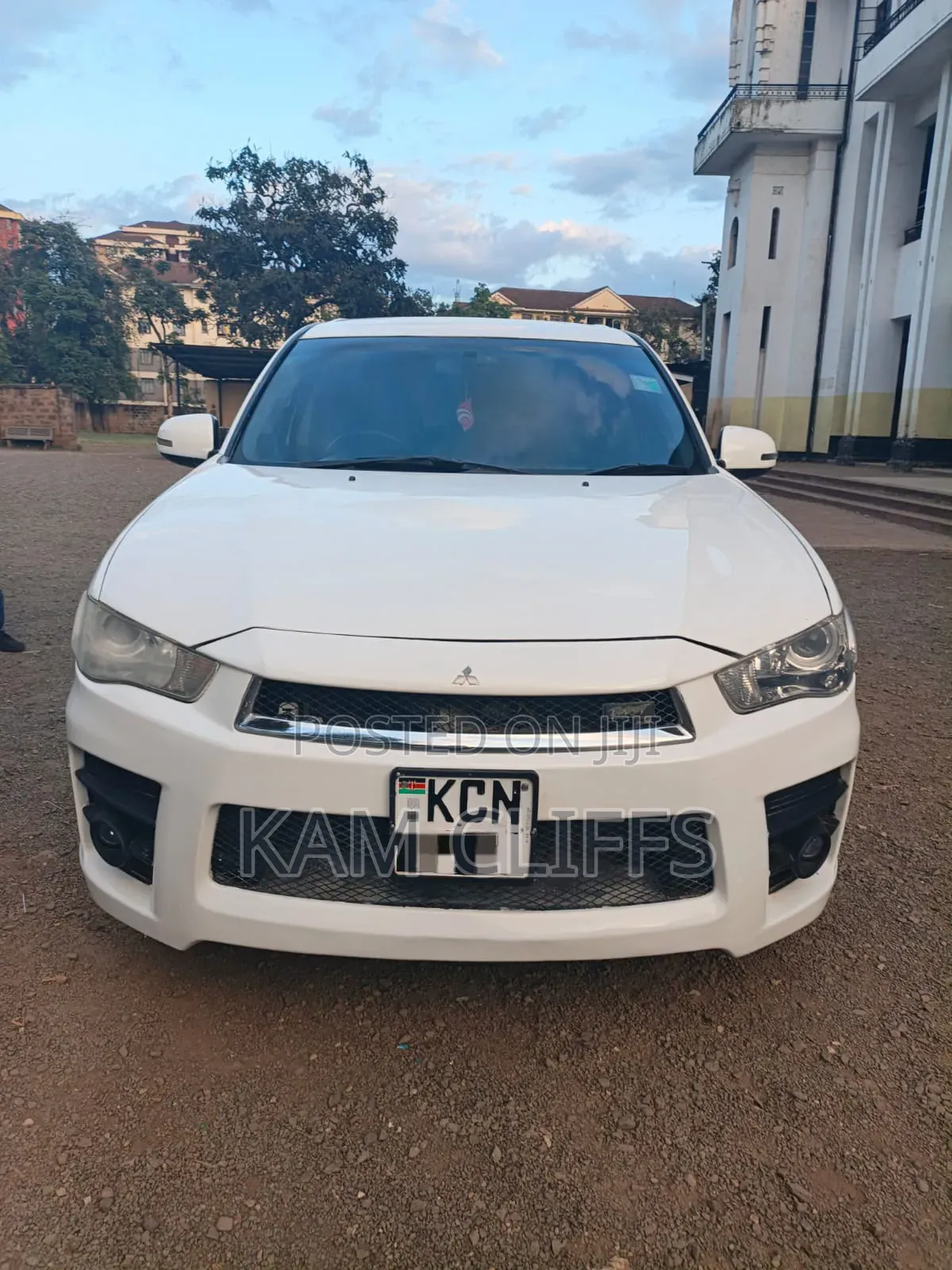 Mitsubishi Outlander 2011 White