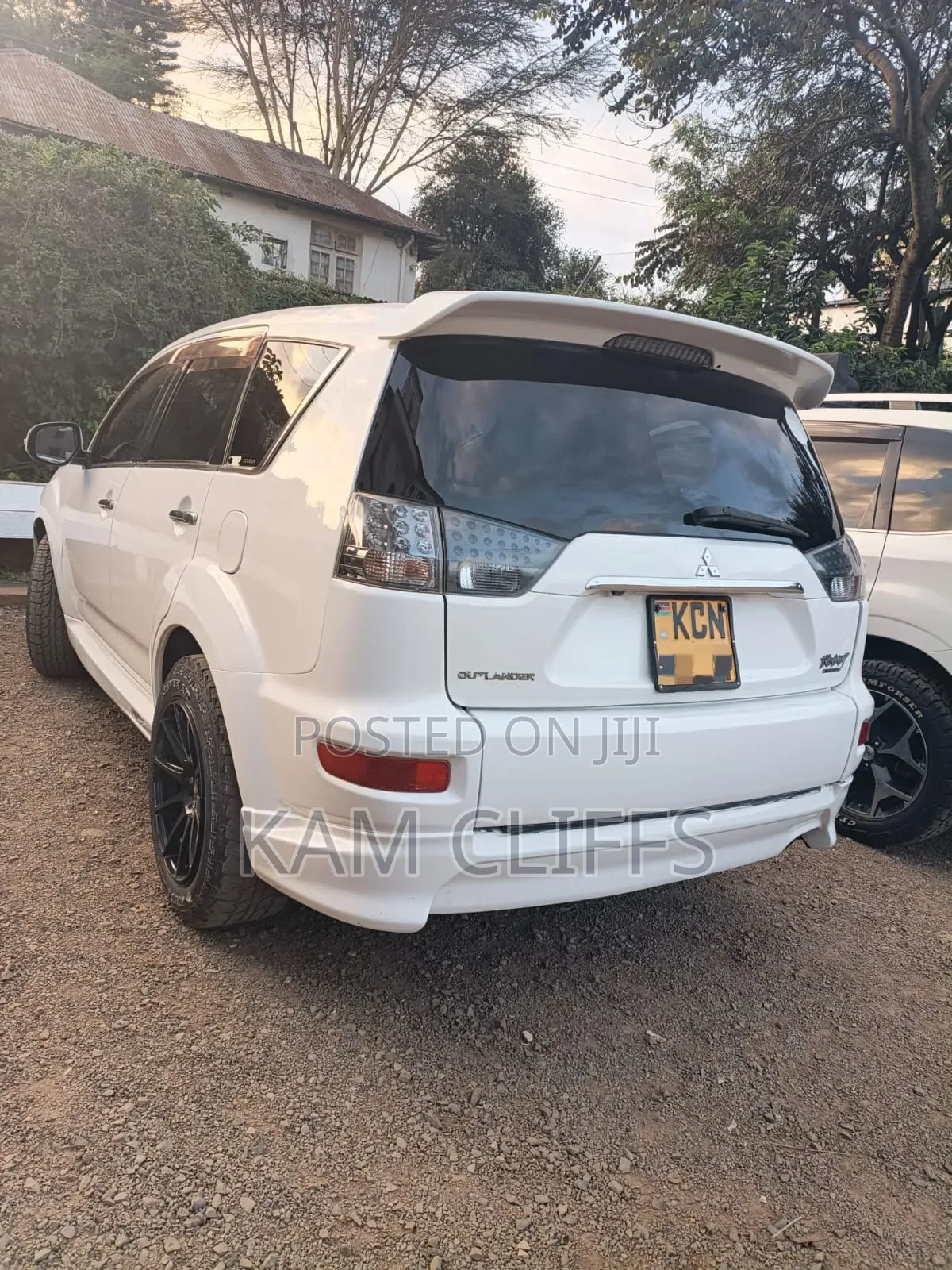 Mitsubishi Outlander 2011 White