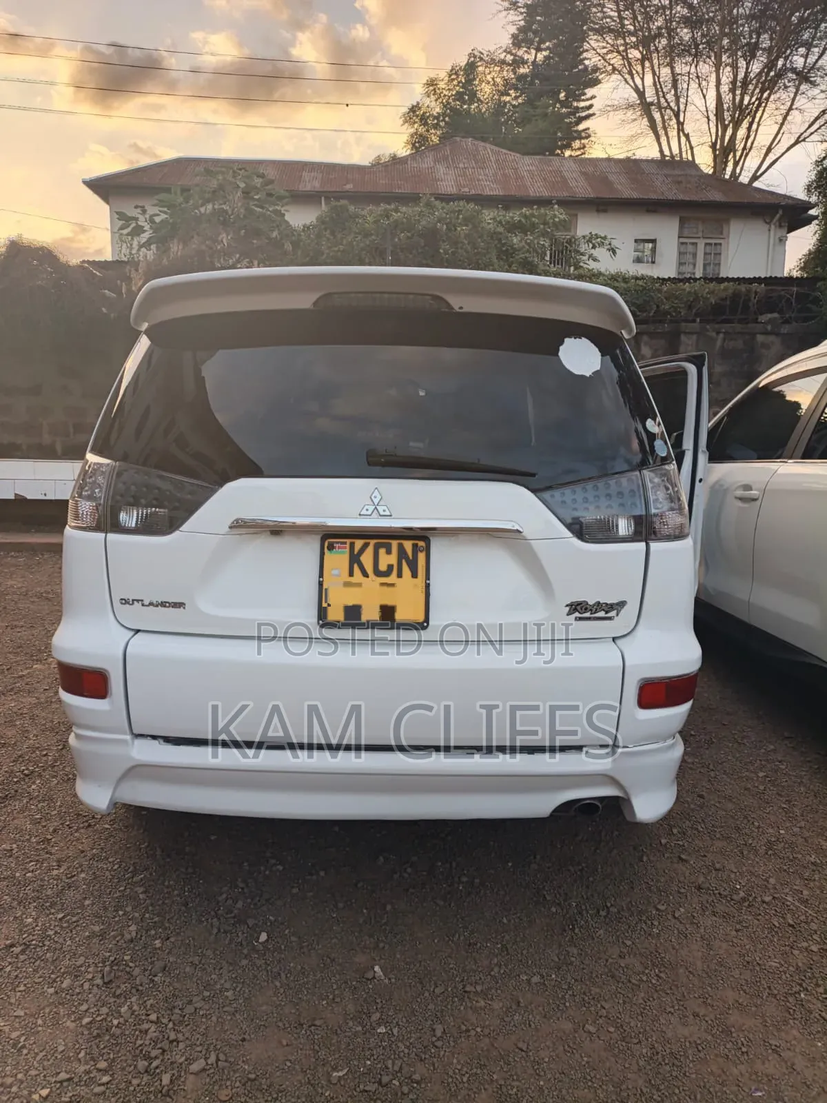 Mitsubishi Outlander 2011 White