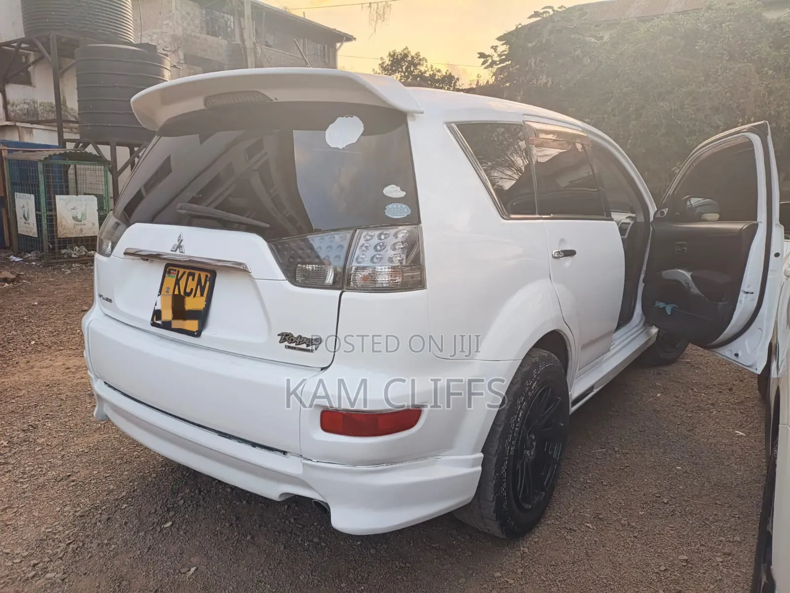 Mitsubishi Outlander 2011 White