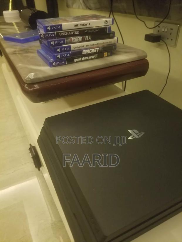 Play Station 4 Pro - main view