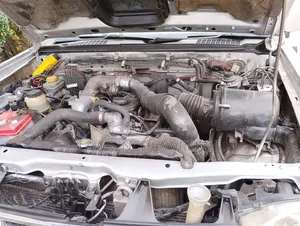Nissan Hardbody 2005 Gray