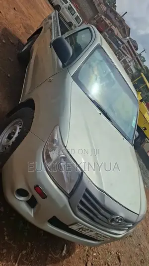 Toyota Hilux 2012 Gray