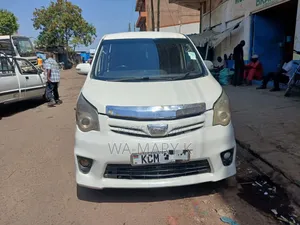 Toyota HiAce 2009 White