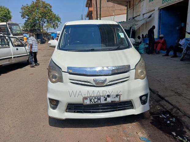 Toyota HiAce 2009 White