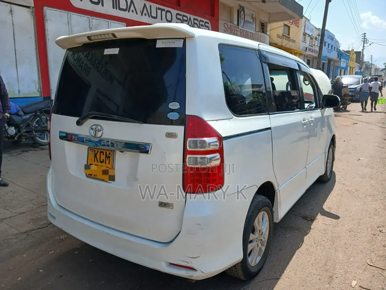 Toyota HiAce 2009 White