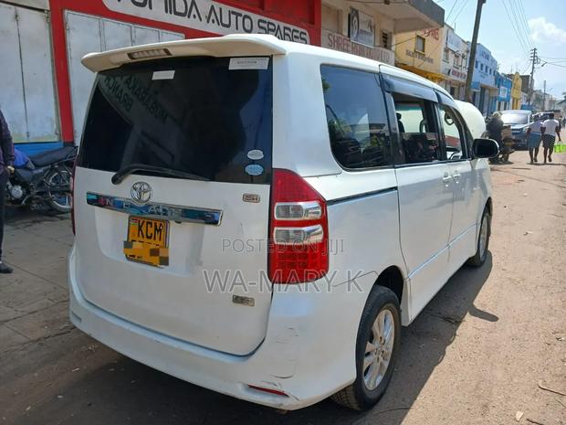 Toyota HiAce 2009 White - thumbnail 2