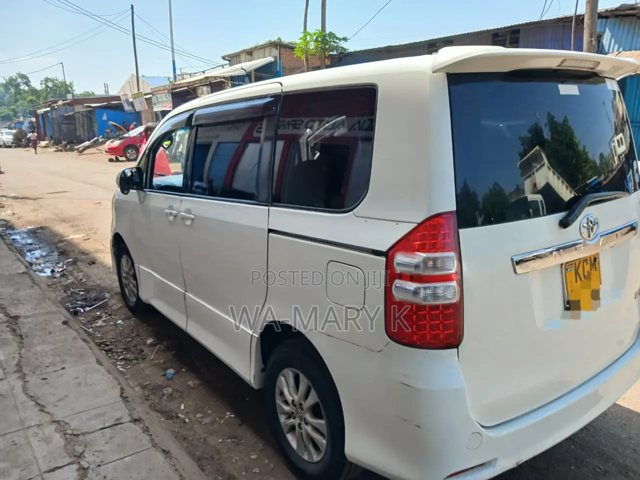 Toyota HiAce 2009 White
