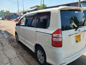 Toyota HiAce 2009 White