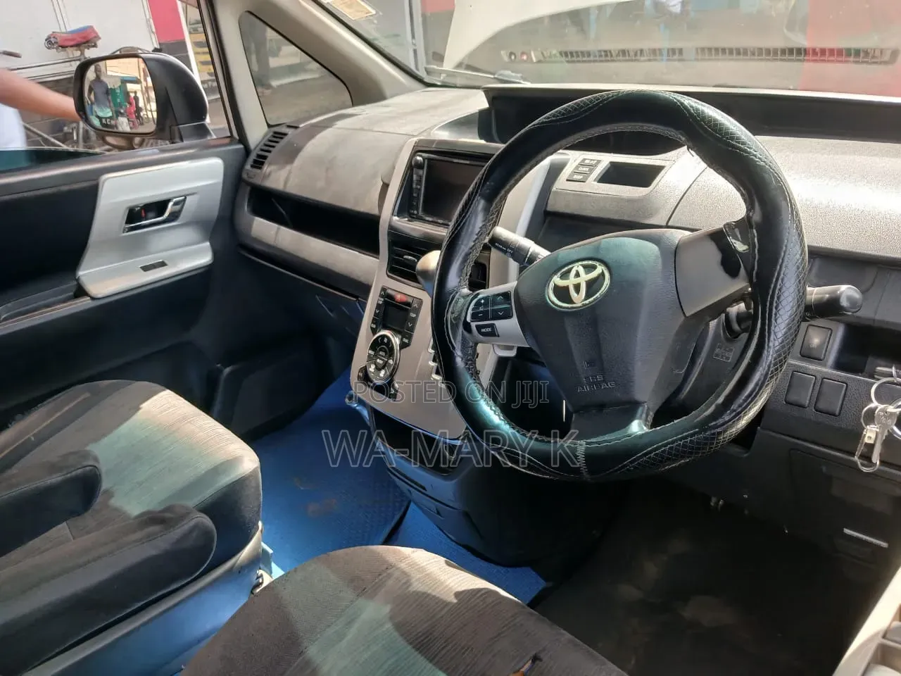 Toyota HiAce 2009 White