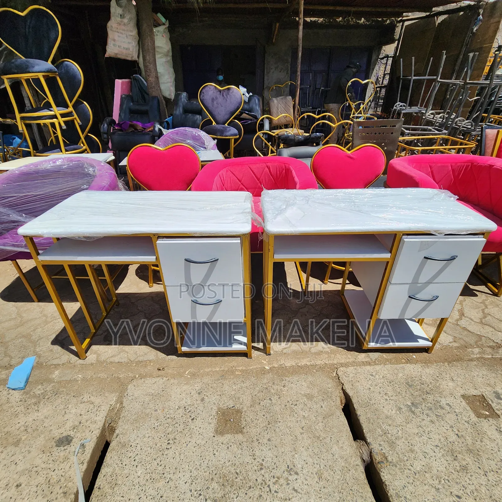 Manicure Table