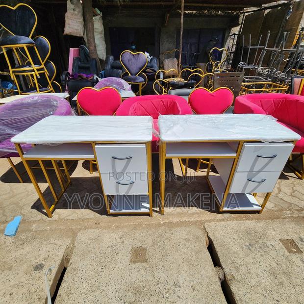 Manicure Table