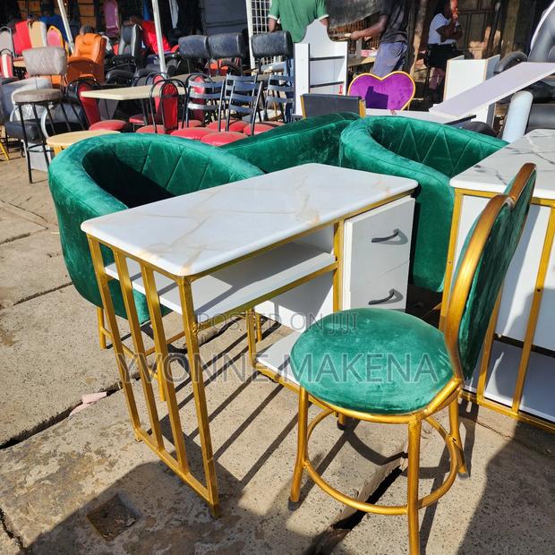 Green Manicure Chair and Table Set
