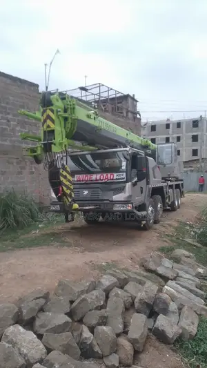 Mobile Crane Available For Lifting Wide Loads