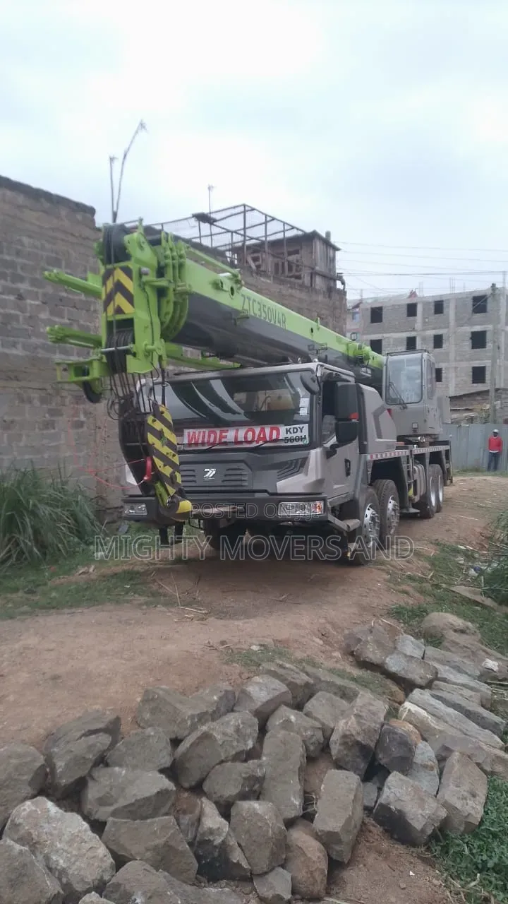 Mobile Crane Available For Lifting Wide Loads