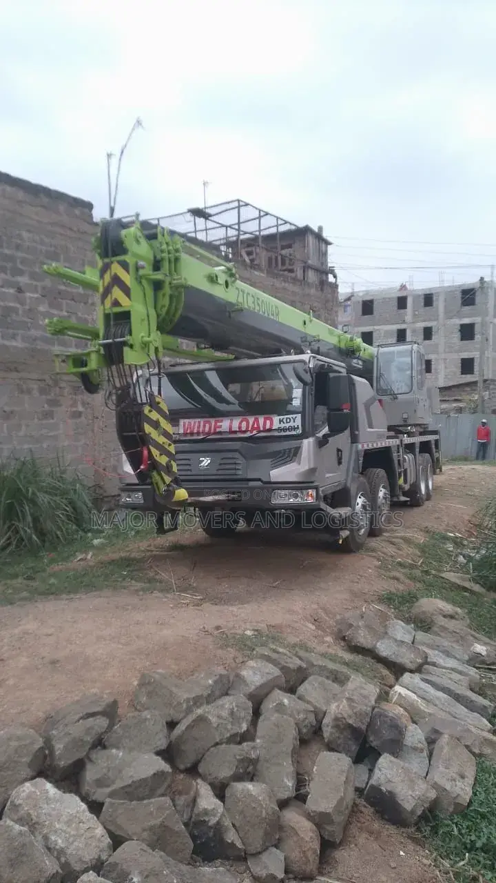 Mobile Crane Available For Lifting Wide Loads