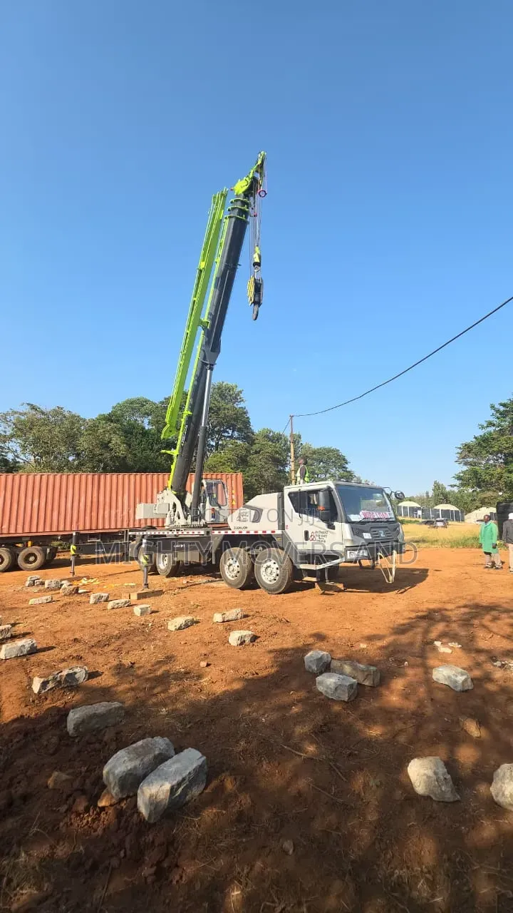 Mobile Crane Available For Lifting Wide Loads