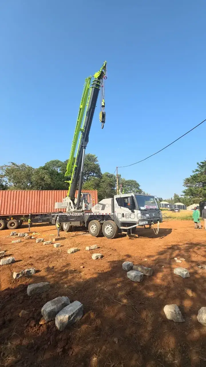 Mobile Crane Available For Lifting Wide Loads