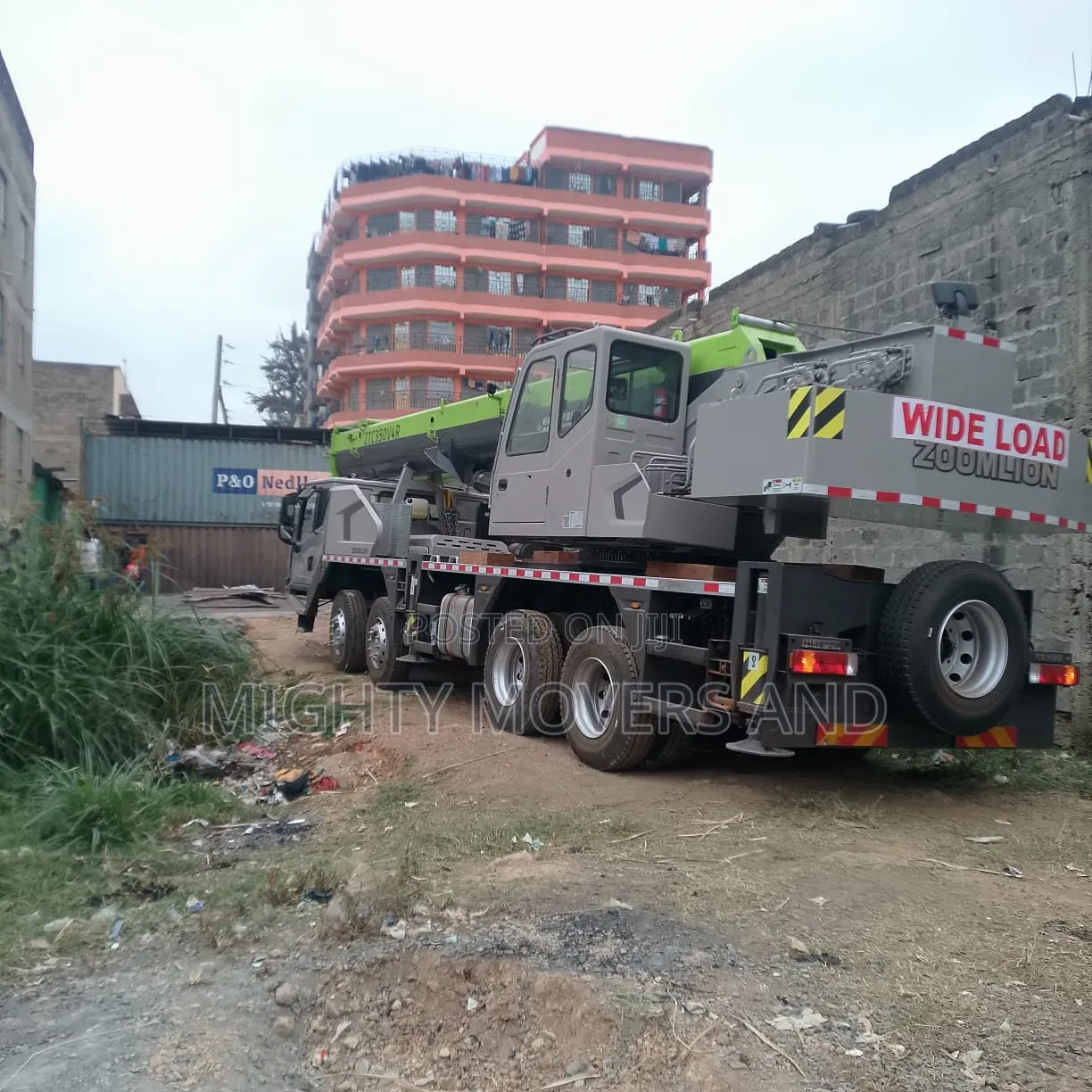 Mobile Crane Available For Lifting Wide Loads