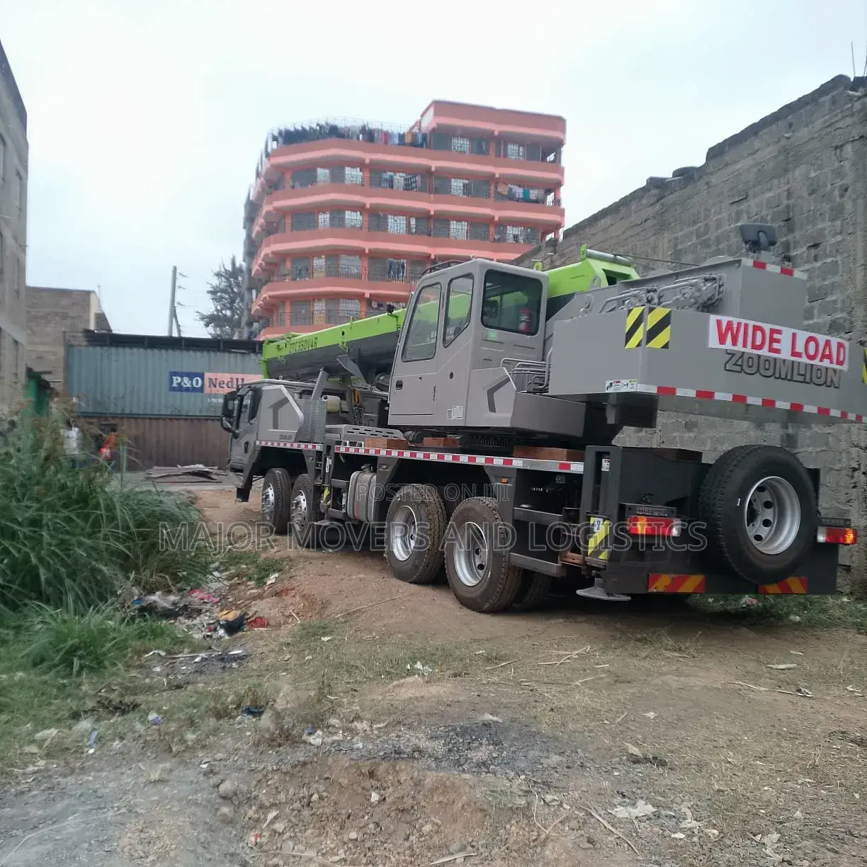 Mobile Crane Available For Lifting Wide Loads