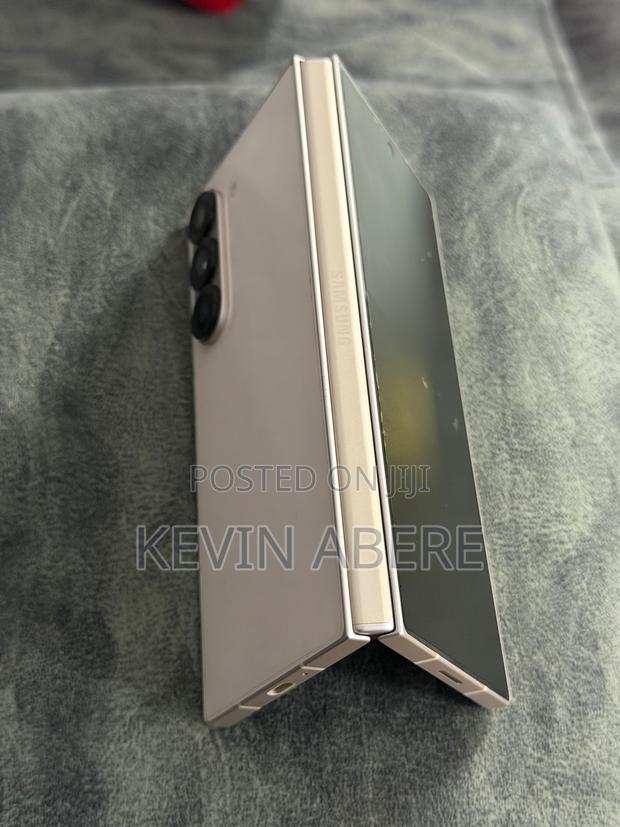 New Samsung Galaxy Z Fold6 256 GB Pink - thumbnail 3
