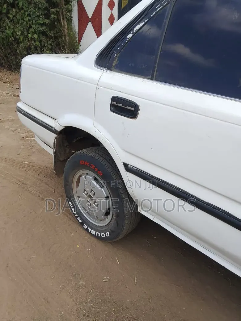 Toyota Corolla 1999 White