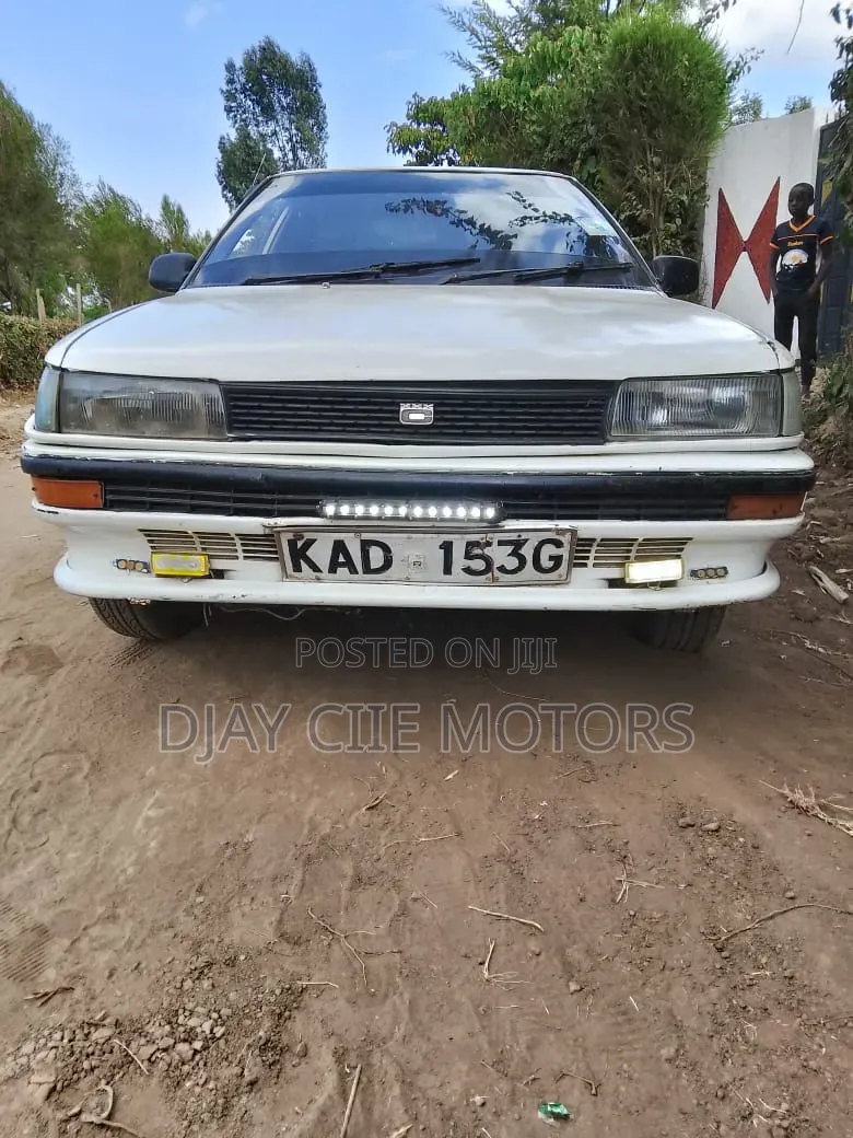 Toyota Corolla 1999 White