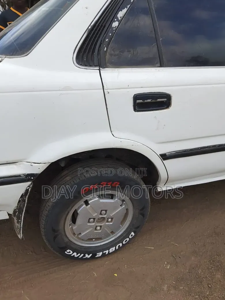 Toyota Corolla 1999 White