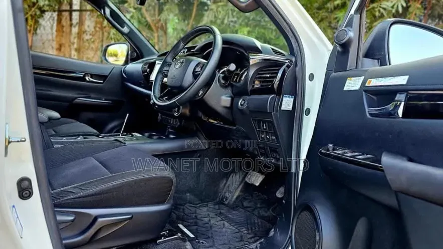 Toyota Hilux 2019 Pearl