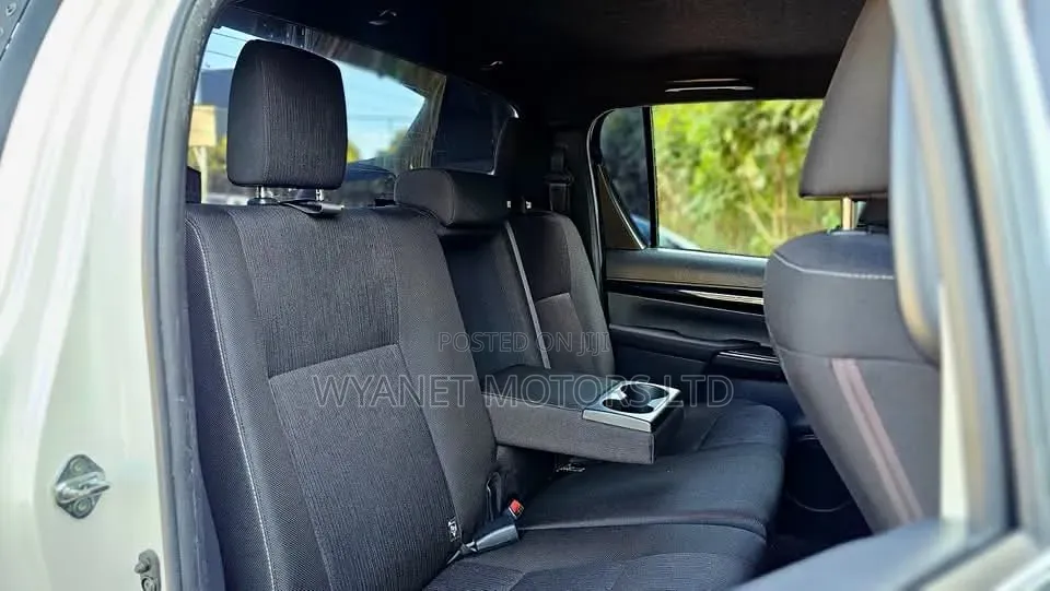 Toyota Hilux 2019 Pearl