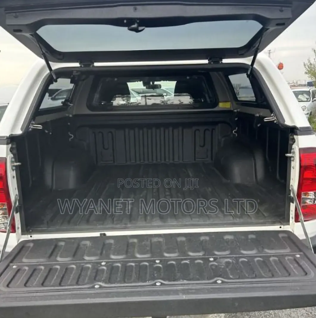 Toyota Hilux 2019 Pearl