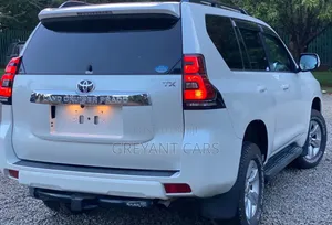 Toyota Land Cruiser Prado 2019 White