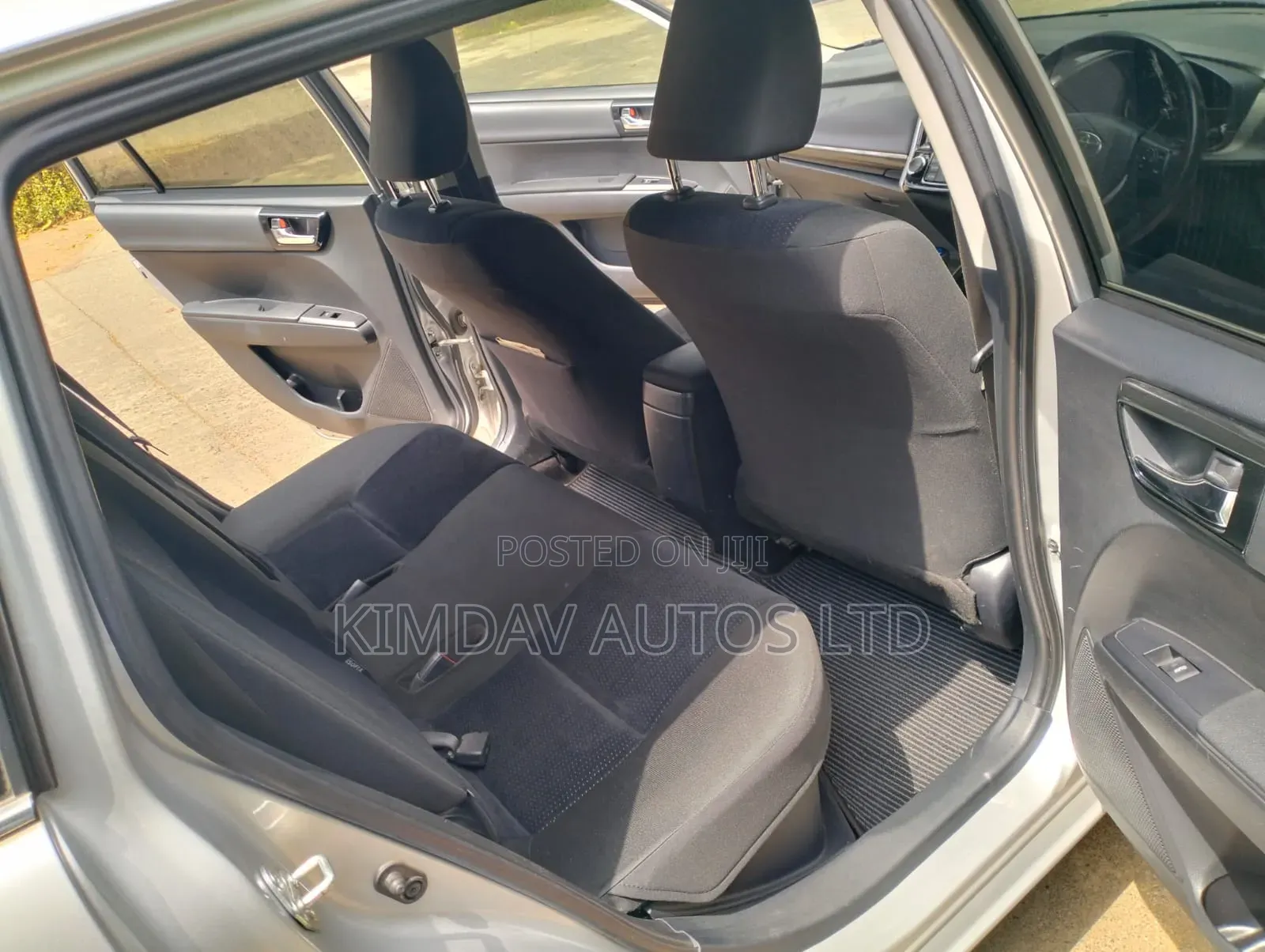 Toyota Corolla Fielder 2019 Silver