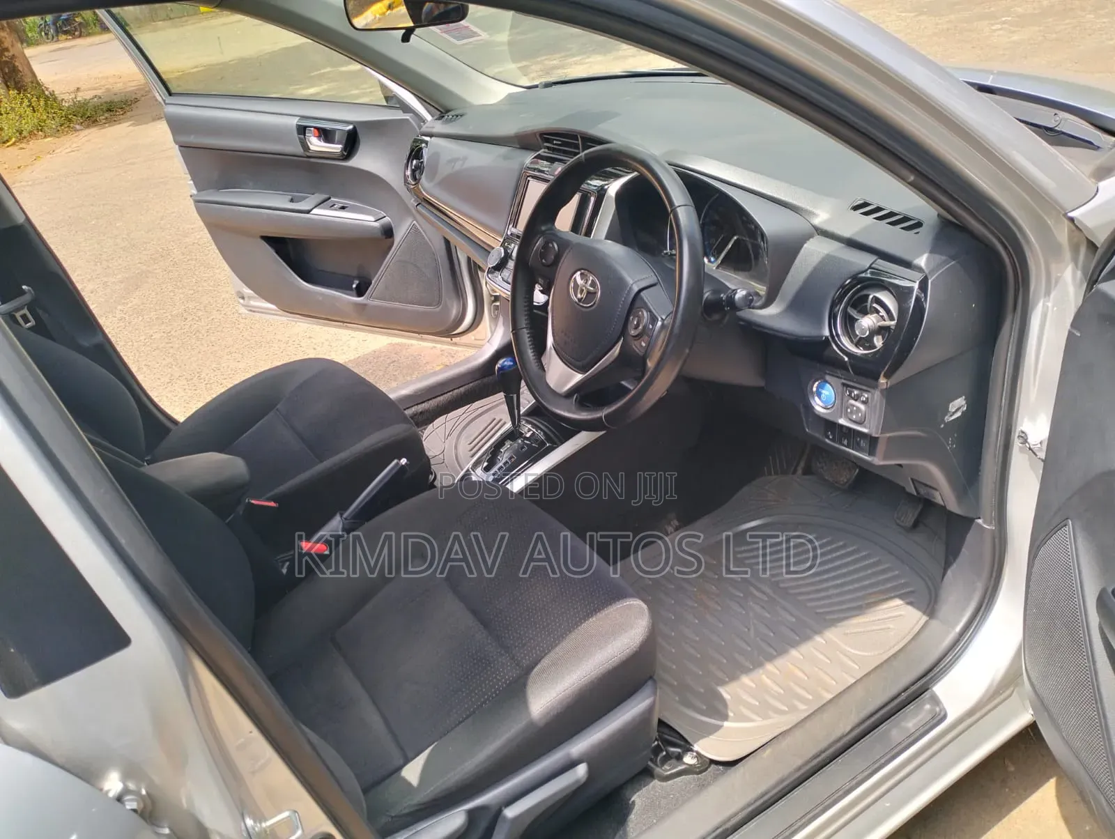 Toyota Corolla Fielder 2019 Silver