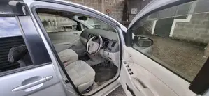 Toyota ISIS 2015 Silver