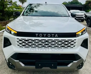 New Toyota Hilux 2025 White