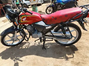 Honda CB 2023 Red