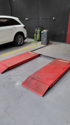 Ccommercial Highrise Vehicle Scissor Lift Machine.
