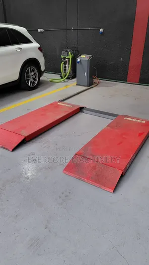 Ccommercial Highrise Vehicle Scissor Lift Machine.