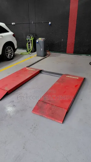 Ccommercial Highrise Vehicle Scissor Lift Machine.