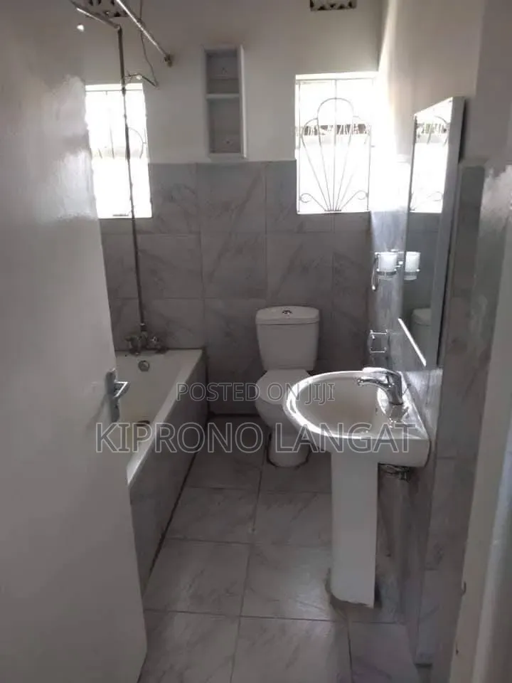 3bdrm Bungalow in Nakuru Town East for rent
